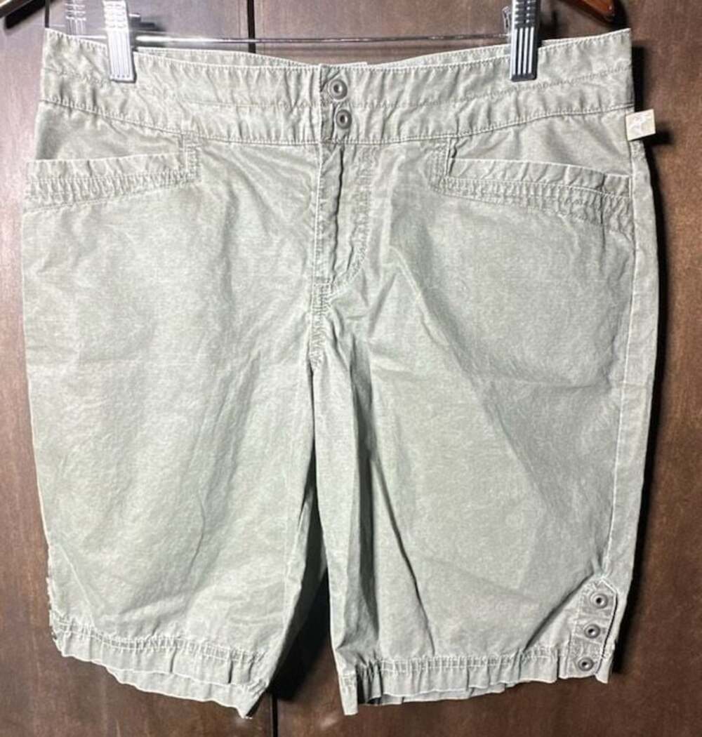 Columbia Sportswear Women Olive Green Capri short Size 10 casual Bermuda 2000s